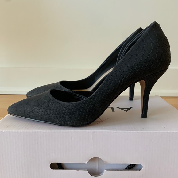 Black Crocodile Kitten ALDO Heels - Size 8.5 - Picture 5 of 7